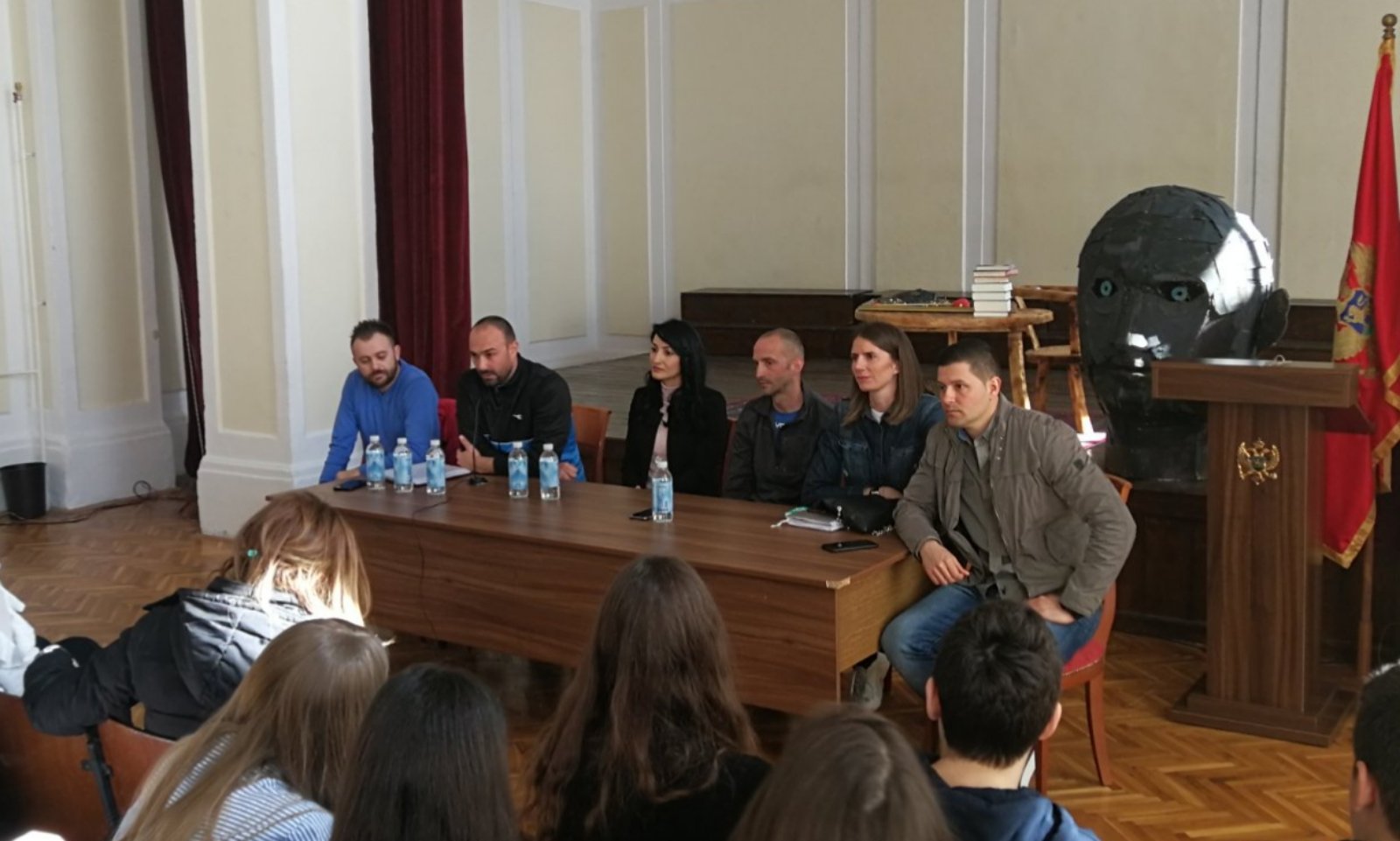 Predavanje predstavnika Javne ustanove u podgoričkoj Gimnaziji Predavanje predstavnika Javne ustanove u podgoričkoj Gimnaziji