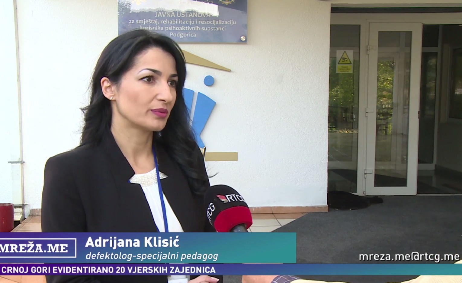 Specijalna pedagoškinja i klijent iz Javne ustanove u emisiji “Mreža.me” Specijalna pedagoškinja i klijent iz Javne ustanove u emisiji “Mreža.me”